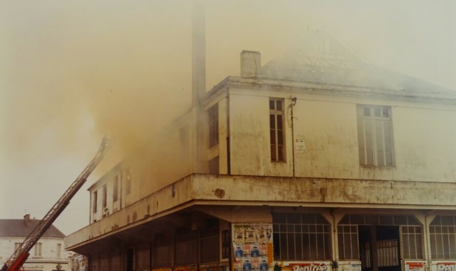 Challans 1982 – Un « photo-reportage » inédit de Roger Joneau sur l’incendie et la démolition des vieilles halles