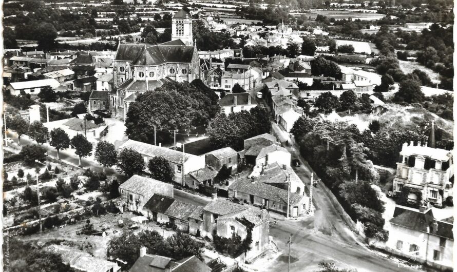 1950 – « En avion au-dessus… » du bourg de La Garnache